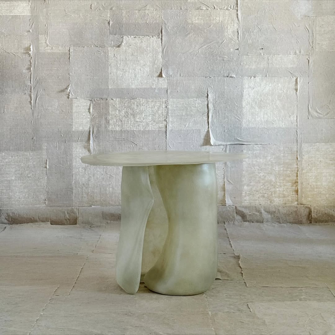 Formless Round Table